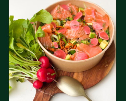 Een heerlijke salade van Take Away Outrance Foodbar te Izegem